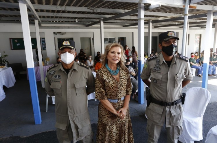 Trabalho social de Adriete Elias é reconhecido em evento da PM de Catalão que homenageou 50 mulheres
