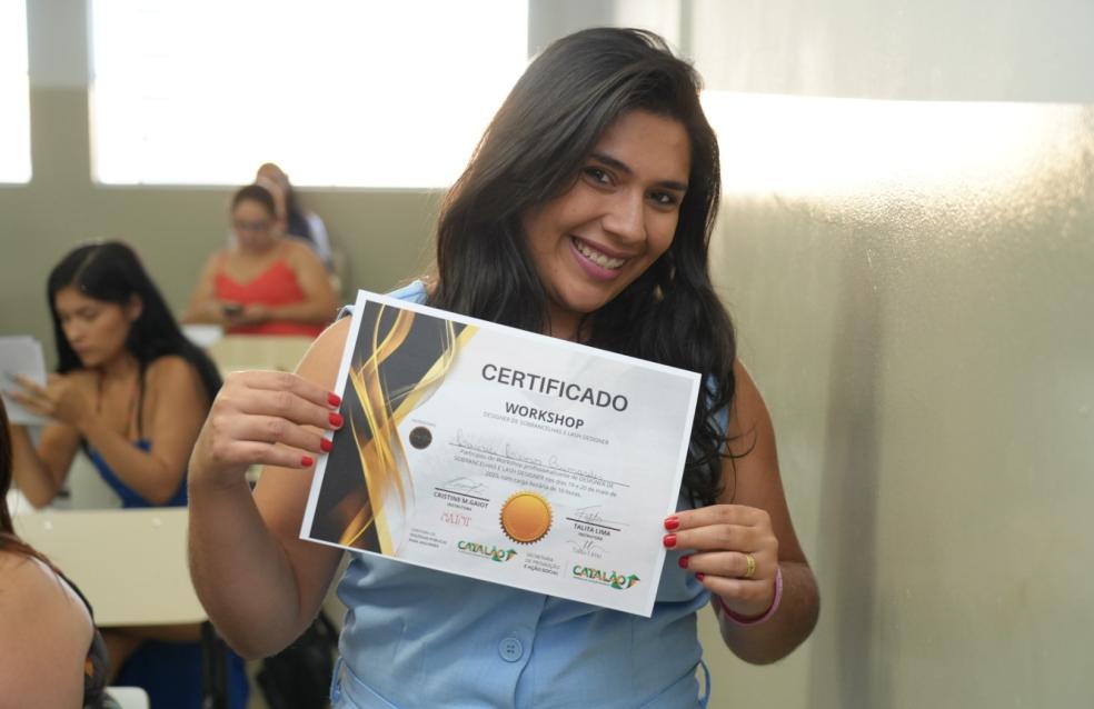 Mulheres de Catalão conquistam certificação em curso de cílios e design de sobrancelhas