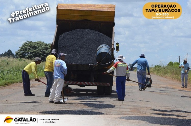 Trecho da GO-330 recebe operação tapa-buracos
