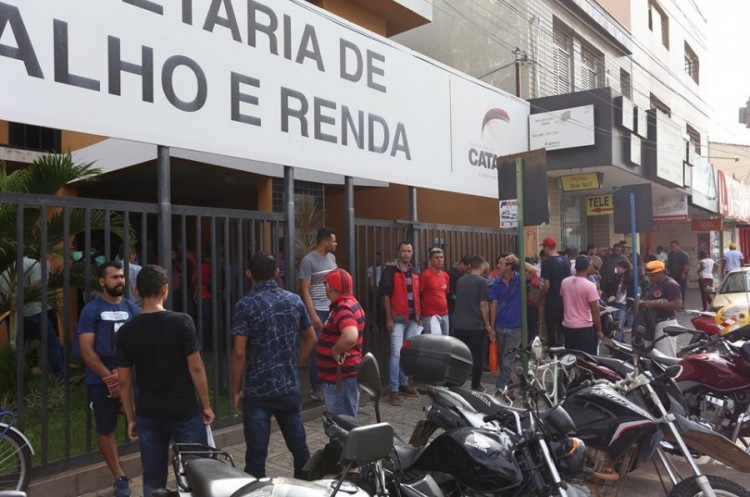 150 candidatos passam por seleção na Secretaria de Trabalho e Renda