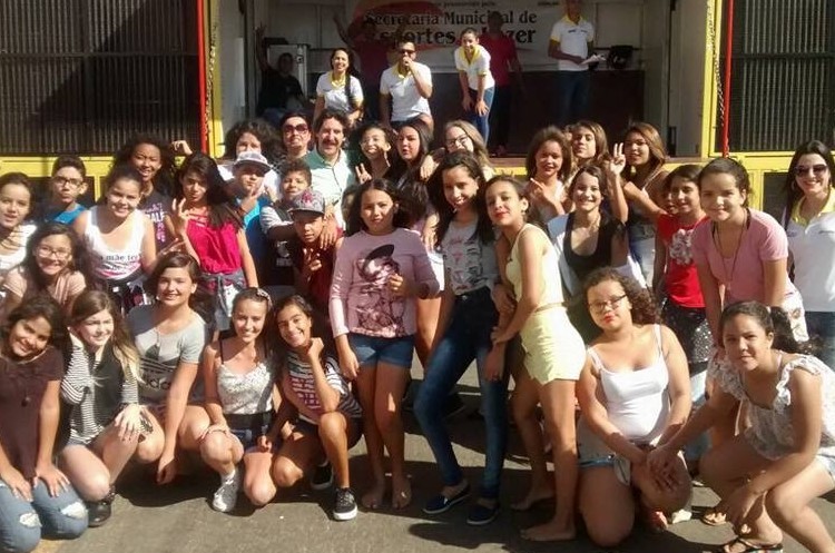 Centenas de pessoas participaram do Rua de Lazer