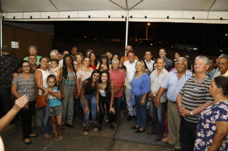 Realidade: Prefeitura entrega chaves de novas casas para 23 famílias catalanas 