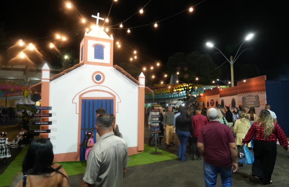 Prefeitura de Catalão promove noite de celebração com banda Tiraopé