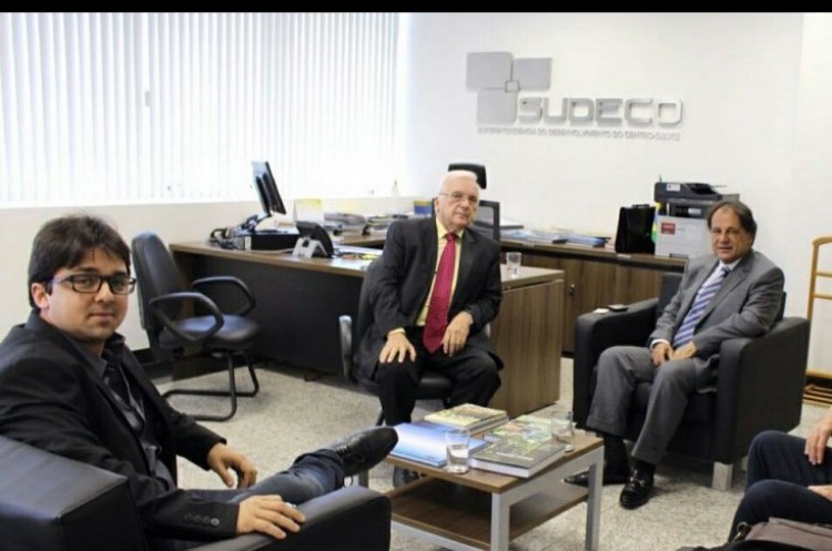 Prefeito Adib Elias vai a Brasília tratar de recursos financeiros para construção de uma usina de energia solar para a SAE