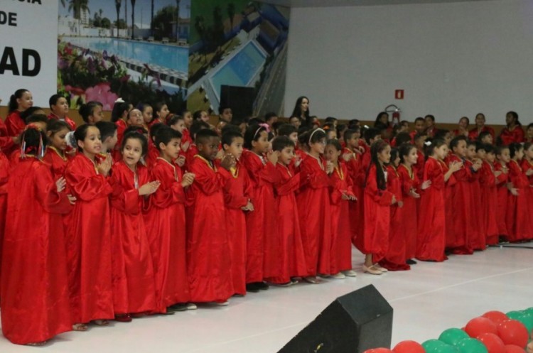 Cantata de Natal encantou moradores