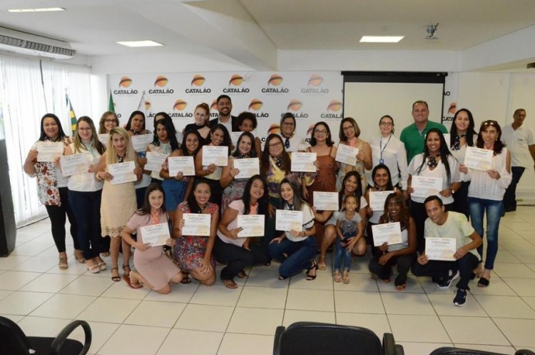 Diretoria de Políticas Públicas para Mulheres entrega certificados às participantes do curso de aperfeiçoamento e entrada no mercado de trabalho