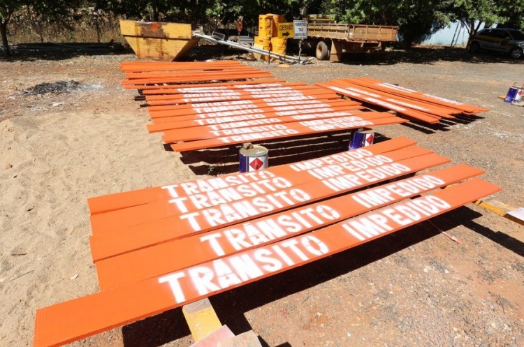 SMTC confecciona placas de interdição que serão doadas a ternos de congo de Catalão