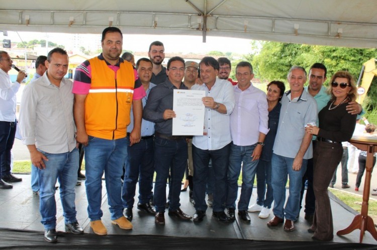 INICIA A OBRA DO CÓRREGO PIRAPITINGA