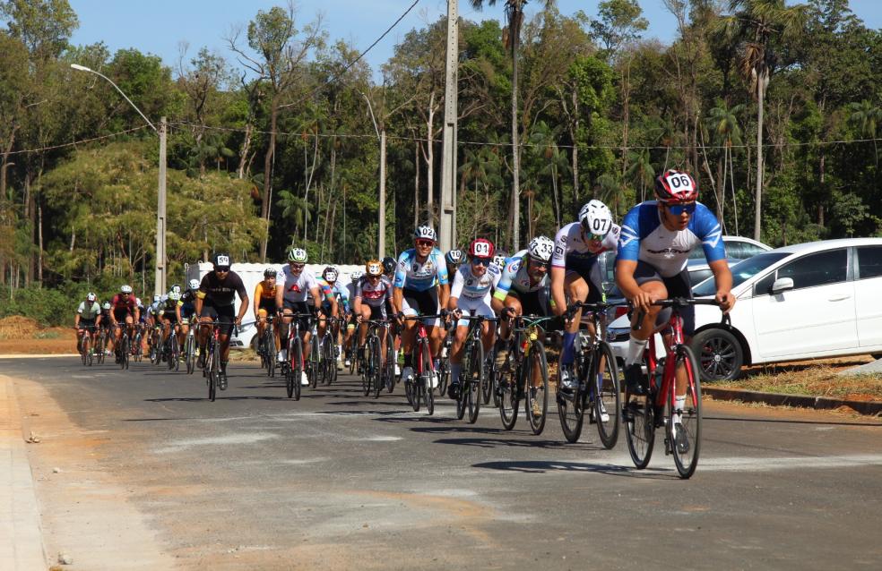 Mais de 100 atletas competem na Volta Leão do Sul de Ciclismo