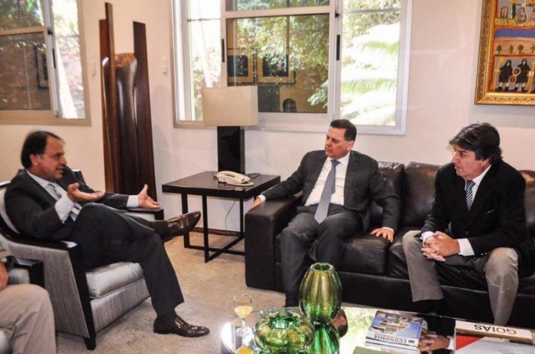 Prefeito de Catalão e Governador se encontram em Goiânia.