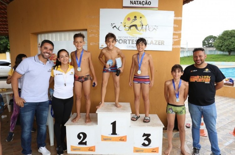 Alunos do Projeto Mais Esportes participaram do Festival Interno de Natação