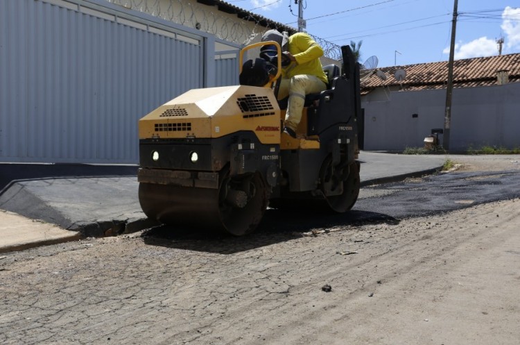 Prefeitura de Catalão aproveita estiagem para realizar operação tapa-buraco