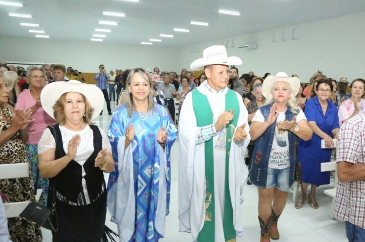Dia do Idoso é comemorado com missa sertaneja
