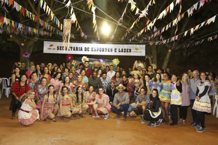 Secretaria de Esportes realiza noite de confraternização em clima junino e solidário