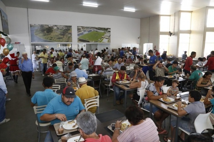 Restaurante Popular oferece almoço especial de Natal