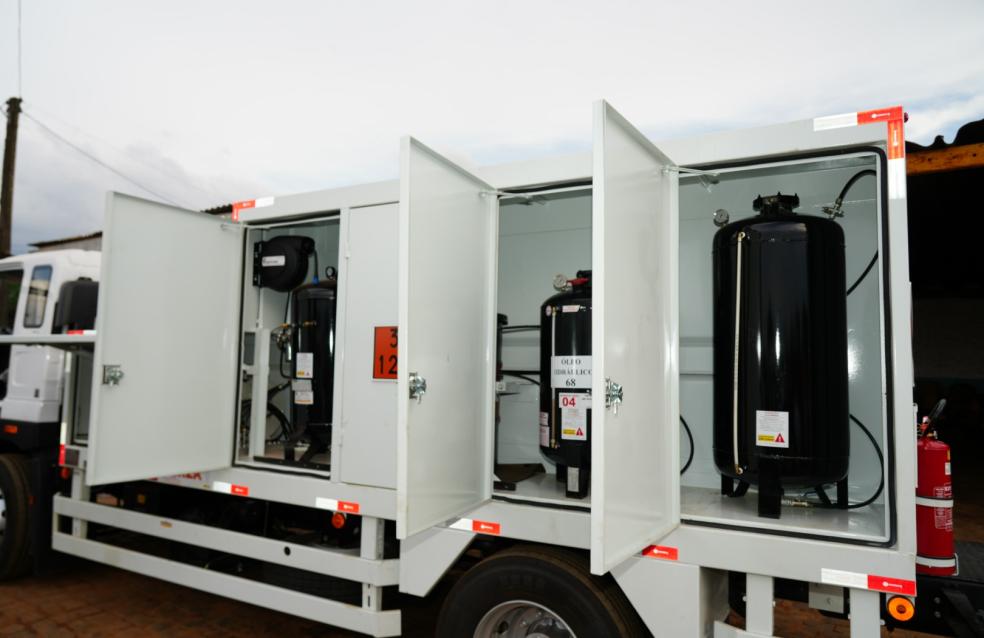 Prefeitura de Catalão entrega novo caminhão comboio