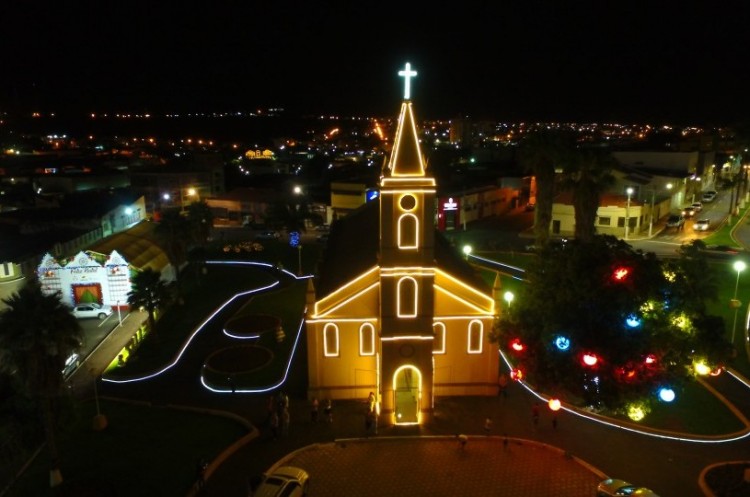 A noite de hoje promete: Natal Luz de Catalão será inaugurado com a chegada do Papai Noel