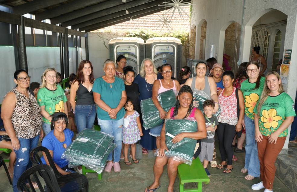 Prefeitura realiza ampla distribuição de cobertores na zona urbana, distritos e comunidades rurais