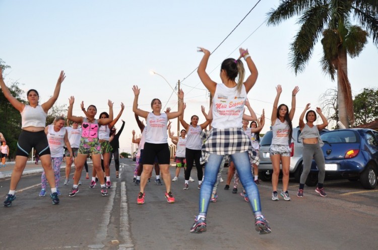 Projeto Caminhando com Saúde orienta sobre cuidados na prática de exercícios