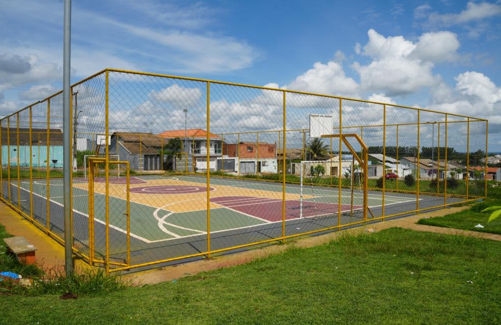 Comunidade de Catalão é beneficiada com reforma de quadras esportivas