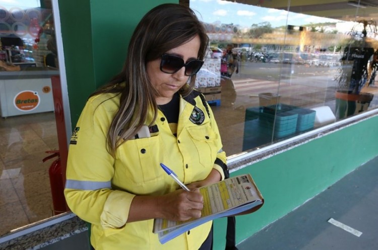 Vagas especiais em supermercados da cidade já são fiscalizadas pela SMTC