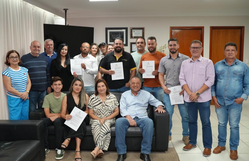 Prefeitura de Catalão realiza doação de lotes para empresários da cidade