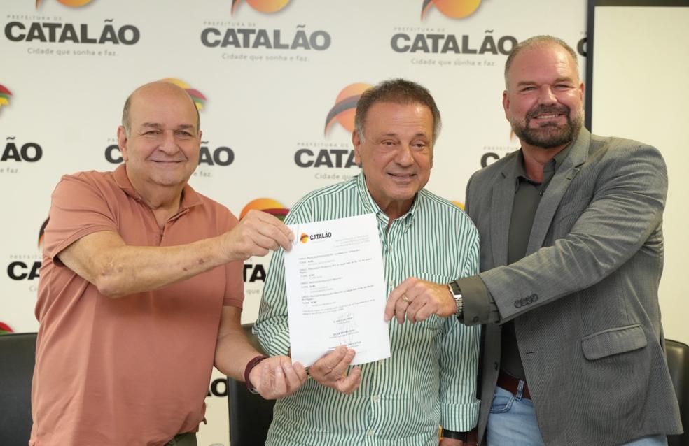 Prefeitura de Catalão dá posse a 74 aprovados no Concurso da Educação