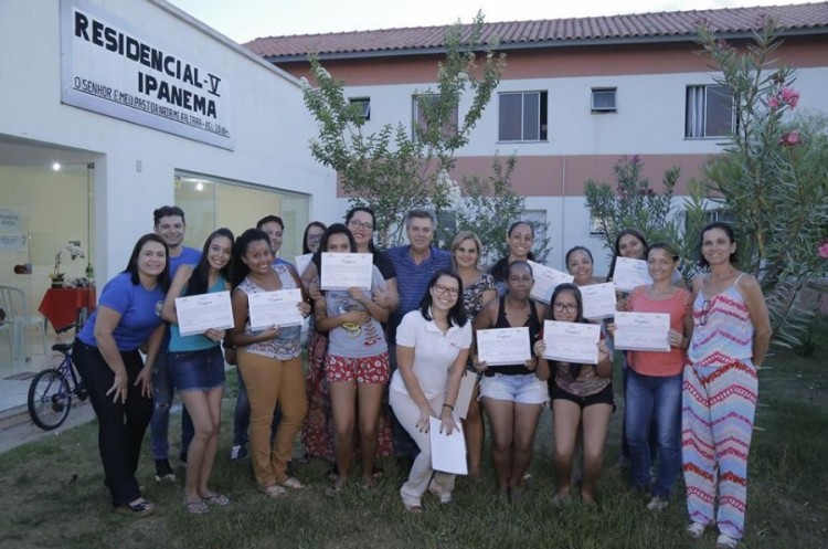 Mais uma turma recebe certificados de cursos de qualificação profissional em Catalão 