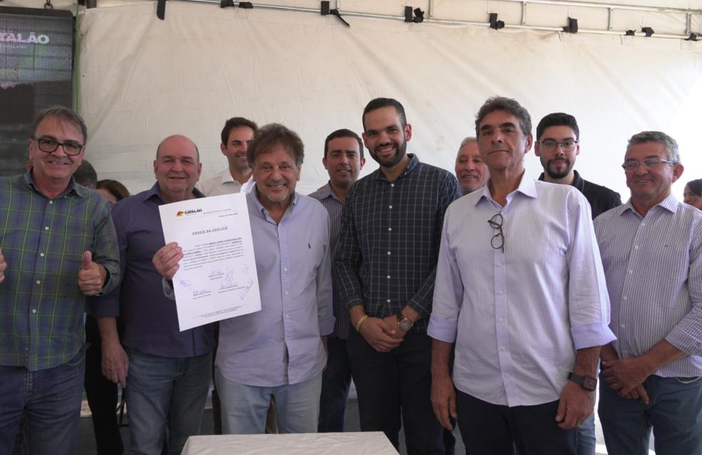 Prefeito Adib Elias dá início às obras do CEASA de Catalão