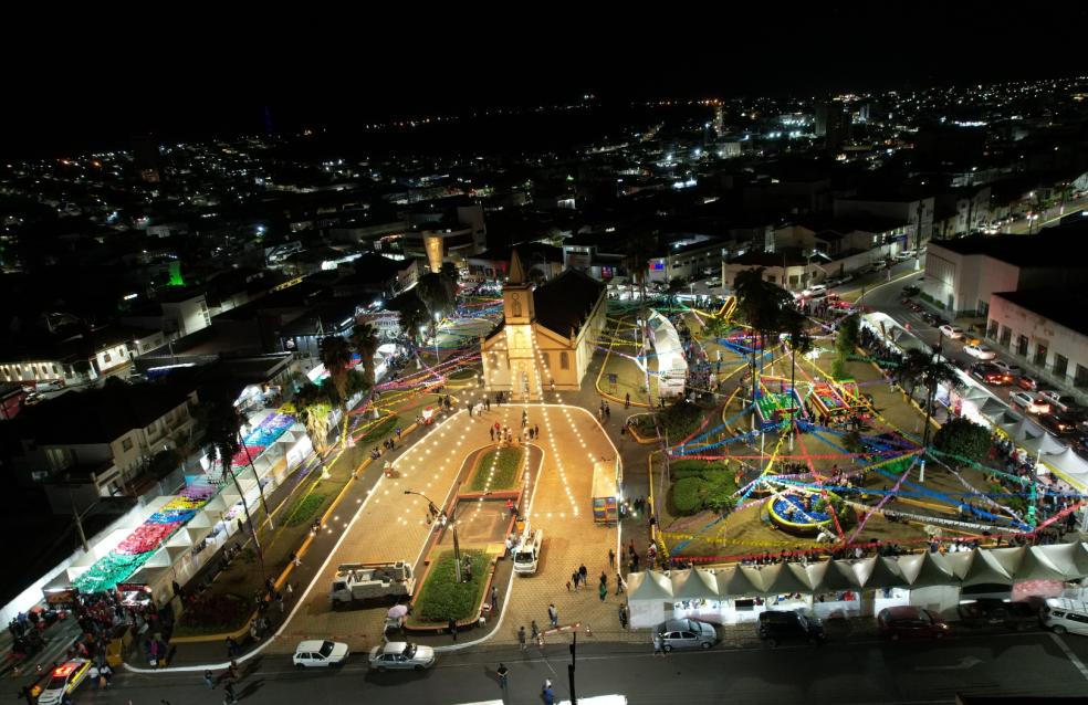 Alegria e calor humano marcaram a primeira noite do Arraial da Prefeitura