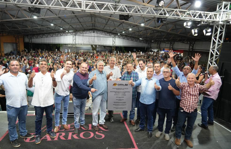 Moradores da Cisterna comemoram - com show de Valéria Barros -  a inauguração do asfalto na comunidade rural