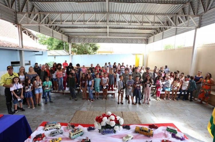 Prefeitura forma turma de agentes mirins de trânsito