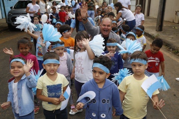Creche Municipal Maria Isabel promove desfile em comemoração ao aniversário da cidade