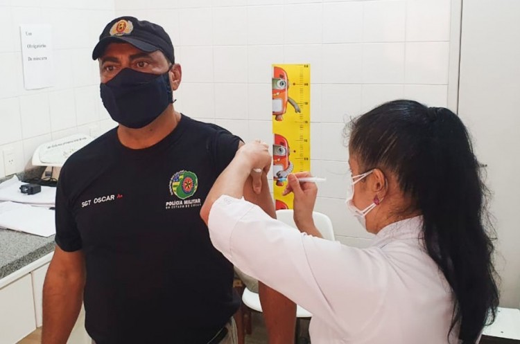 Com profissionais das forças de segurança pública e de salvamento imunizados, idosos de 78 anos ou mais recebem hoje segunda dose da vacina contra o coronavírus em Catalão