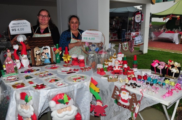 Bazar de Natal comercializou produtos de projeto social da prefeitura