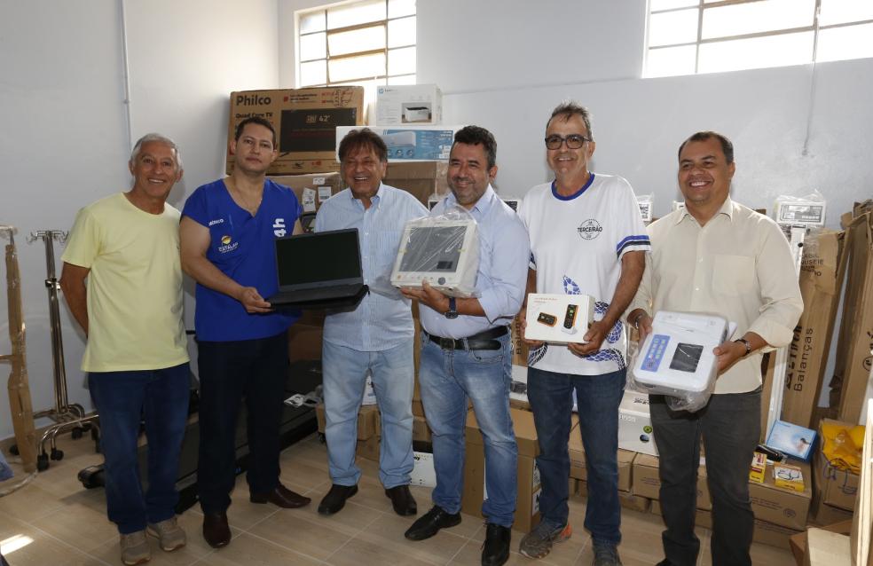 Prefeitura de Catalão entrega equipamentos e mobiliários para a Saúde do município