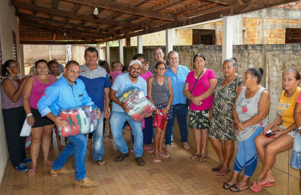 Prefeitura de Catalão orienta e entrega benefícios a moradores de Santo Antônio do Rio Verde e Martírios