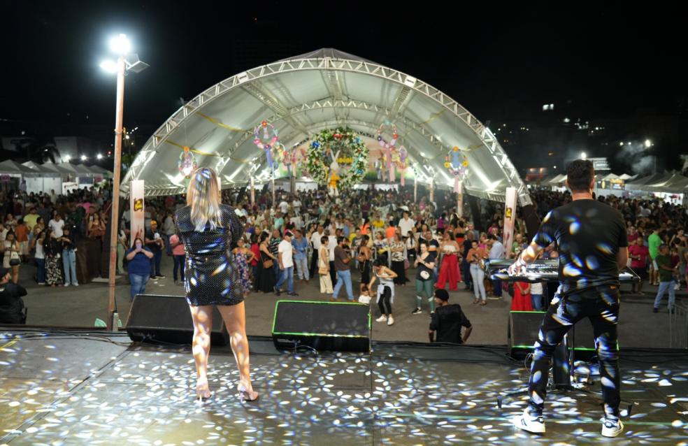 Mais de 3 mil pessoas prestigiam a segunda noite da Feira do Chocolate