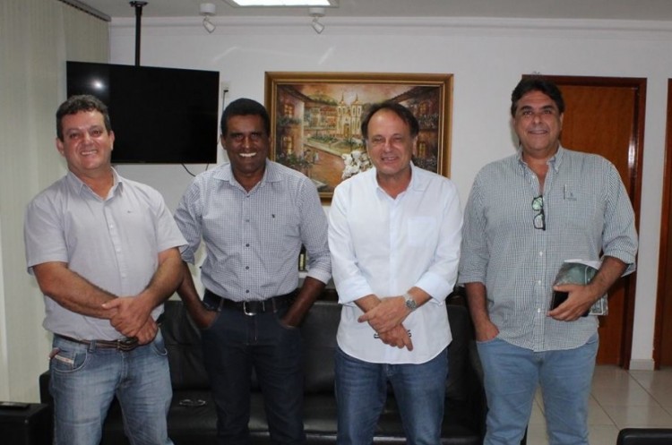 Prefeitura fará limpeza de lotes baldios e multará proprietários que não realizam manutenção de suas propriedades