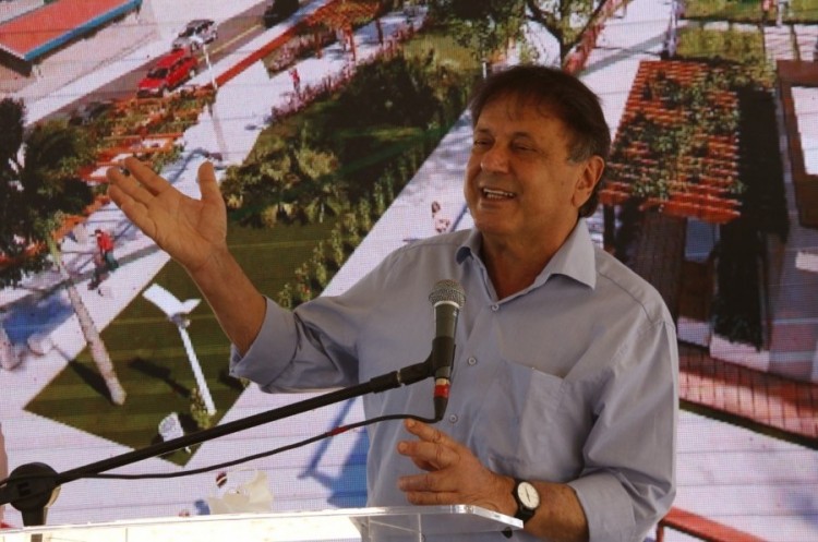 Prefeitura dá início à reconstrução da Praça das Mães