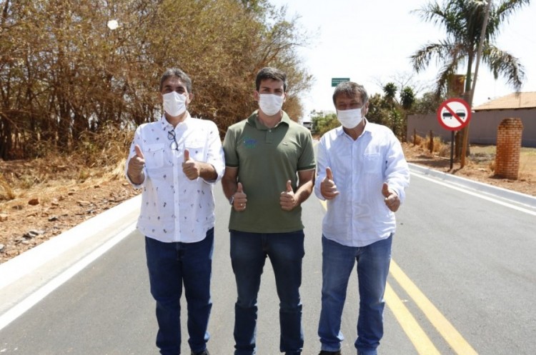 Inauguração: Com finalização da obra, pavimentação asfáltica na Estrada do Ribeirão é entregue para a comunidade 