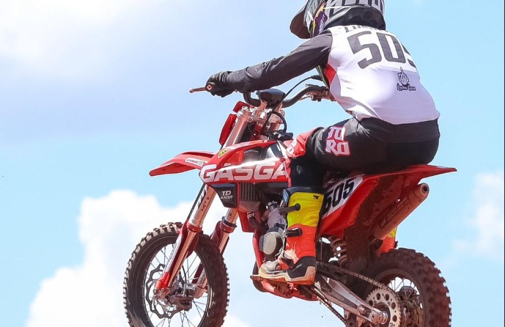 Duas grandes promessas do motocross de Catalão brilham no Goiano de 2023