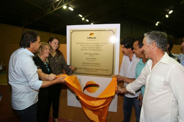 Prefeitura reinaugura ginásio de esportes de Pires Belo 