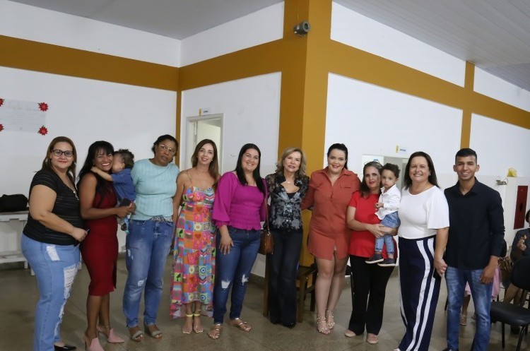 Jovens do CCPA expressam gratidão às mães