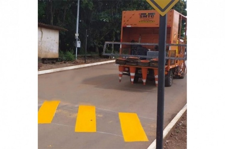 Distrito de Pires Belo recebe sinalização de trânsito