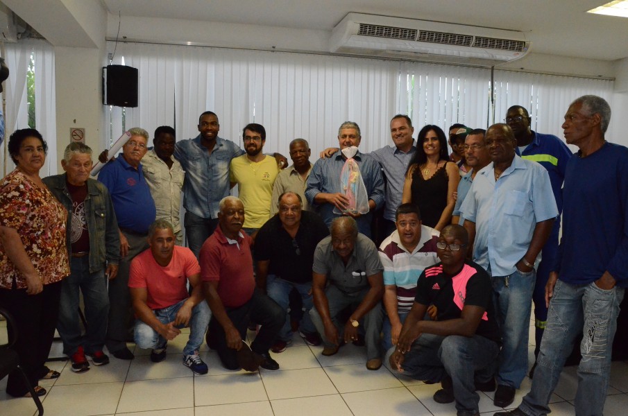 Prefeitura de Catalão entrega auxílio financeiro aos capitães de ternos de congo de Catalão