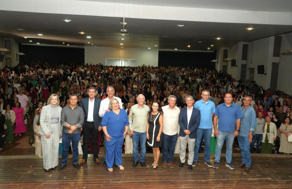 Prefeitura dá posse a novos servidores da Educação