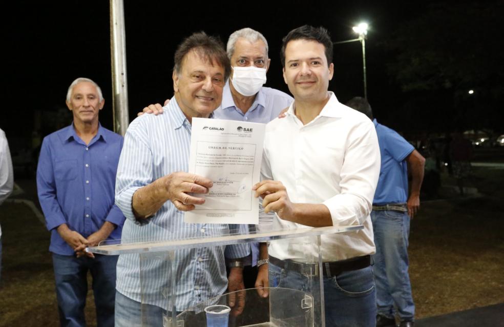 Pontal Norte e Vila Planalto recebem extensão da rede de esgoto em Catalão