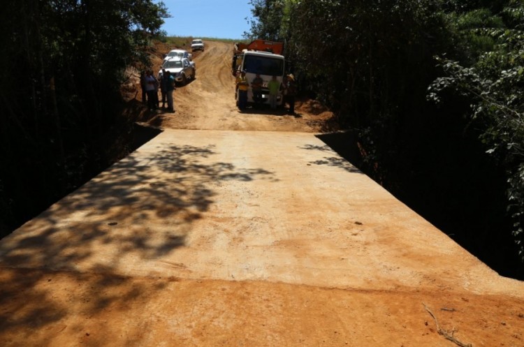 Ponte de concreto é construída e inaugurada na região dos Martírios 
