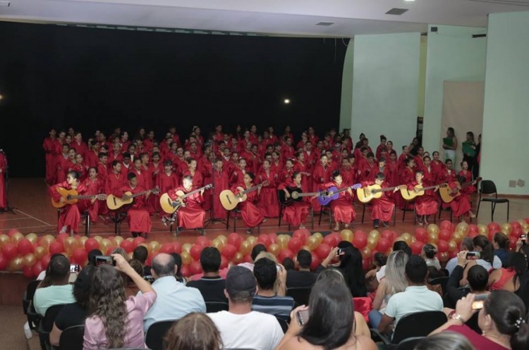 Emoção marca Cantata de Natal realizada pela E. M. José Sebba